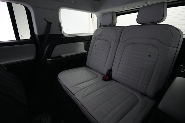 2025 Rivian R1S — photo 20 of 27