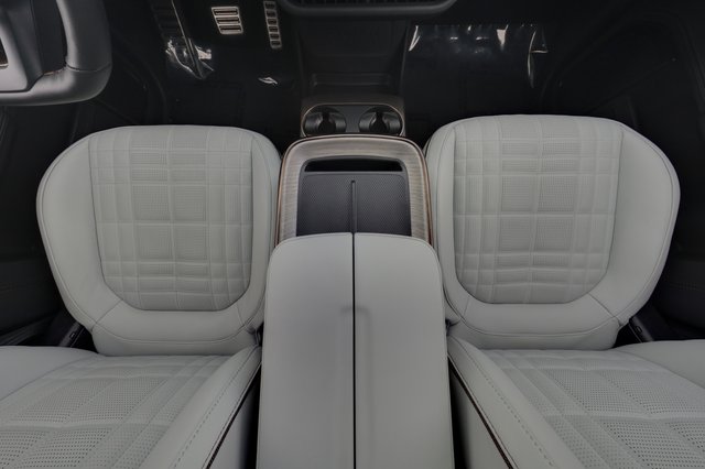 2025 Rivian R1S — photo 24 of 27
