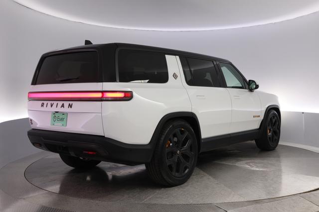 2025 Rivian R1S — photo 2 of 27