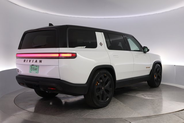 2025 Rivian R1S — photo 2 of 27