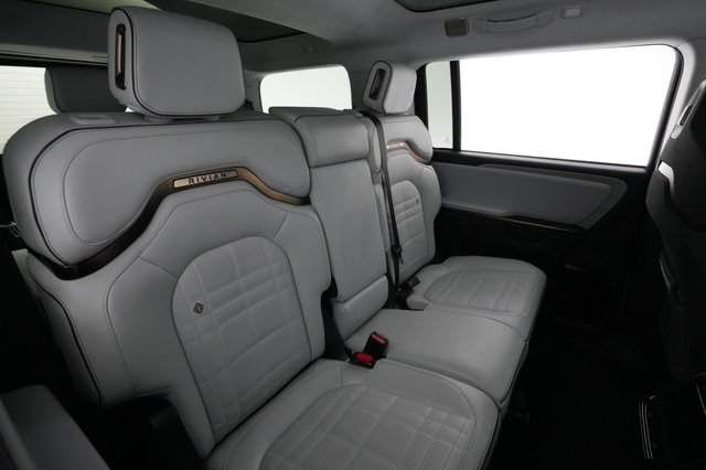 2025 Rivian R1S — photo 4 of 27