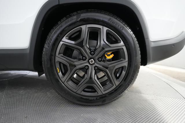 2025 Rivian R1S — photo 7 of 27