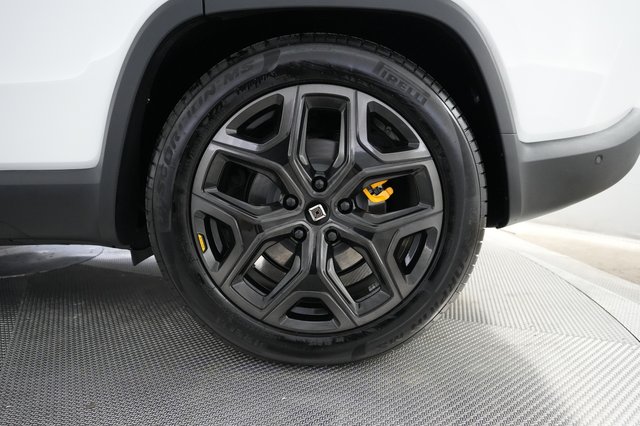 2025 Rivian R1S — photo 7 of 27