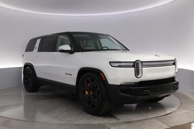2025 Rivian R1S — photo 10 of 27