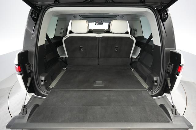 2025 Rivian R1S — photo 6 of 27