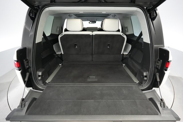 2025 Rivian R1S — photo 6 of 27