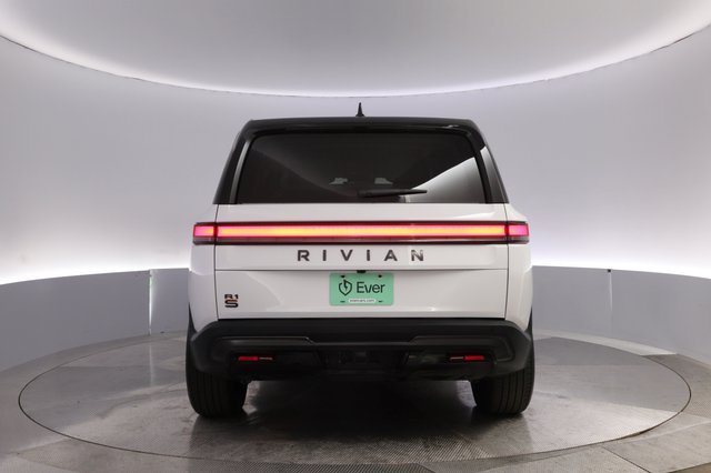 2025 Rivian R1S — photo 12 of 27