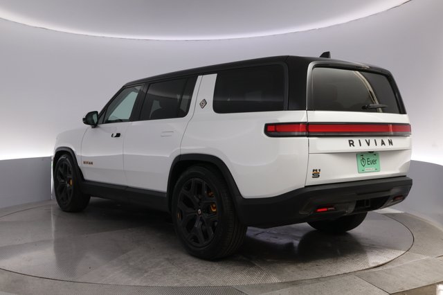 2025 Rivian R1S — photo 13 of 27
