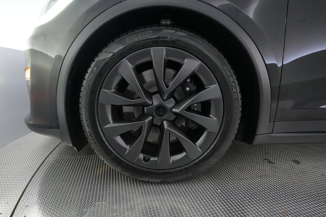 2024 Tesla Model X — photo 15 of 28