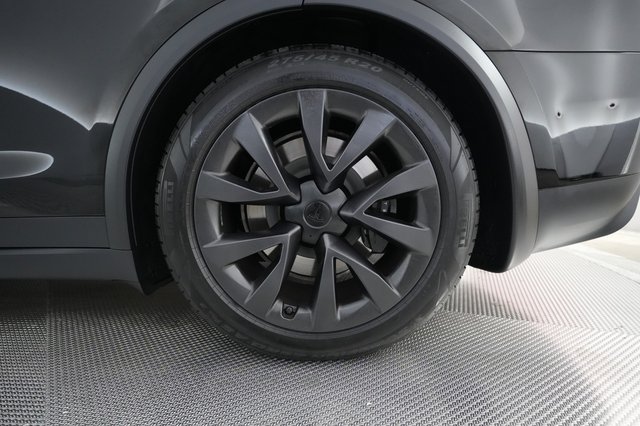 2024 Tesla Model X — photo 7 of 28
