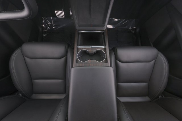 2024 Tesla Model X — photo 24 of 28