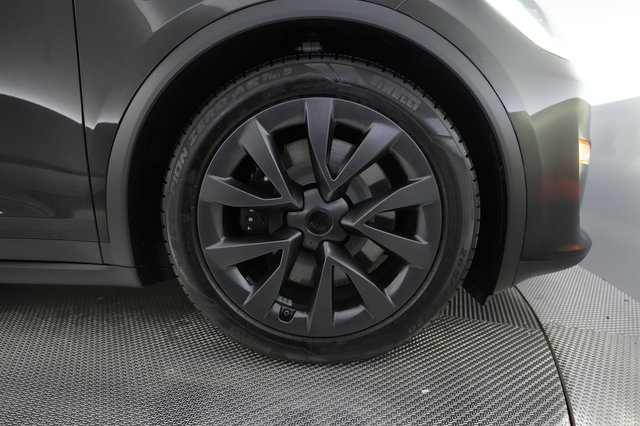 2024 Tesla Model X — photo 16 of 28