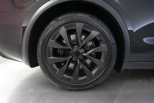 2024 Tesla Model X — photo 17 of 28