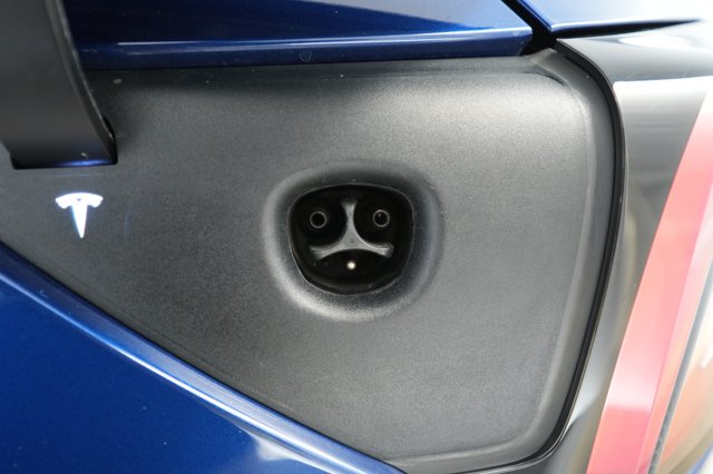 2021 Tesla Model Y — photo 8 of 24