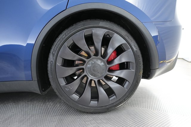 2021 Tesla Model Y — photo 16 of 24