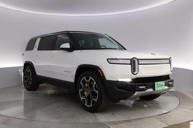 2023 Rivian R1S — photo 10 of 27