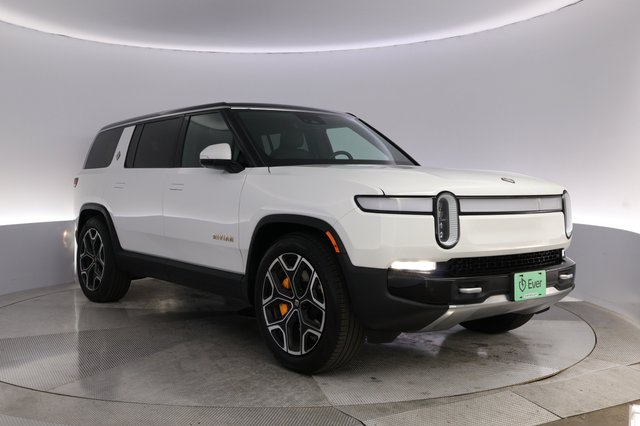 2023 Rivian R1S — photo 10 of 27