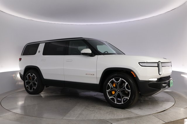 2023 Rivian R1S — photo 11 of 27