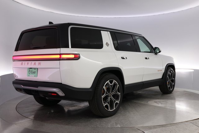 2023 Rivian R1S — photo 2 of 27
