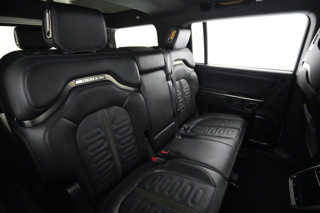 2023 Rivian R1S — photo 4 of 27