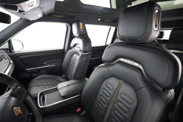 2023 Rivian R1S — photo 3 of 27