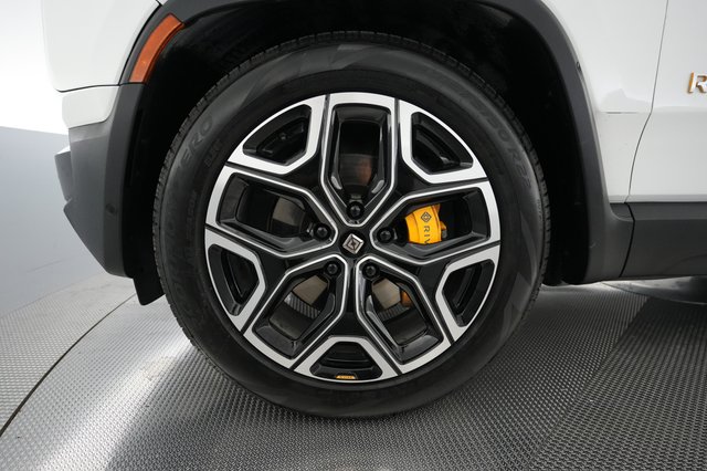 2023 Rivian R1S — photo 15 of 27