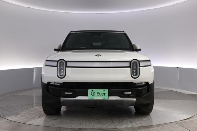 2023 Rivian R1S — photo 9 of 27
