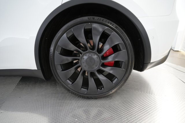 2022 Tesla Model Y — photo 16 of 26