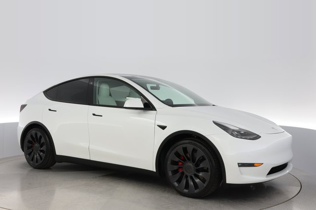 2022 Tesla Model Y — photo 11 of 26