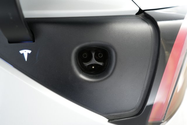 2022 Tesla Model Y — photo 8 of 26