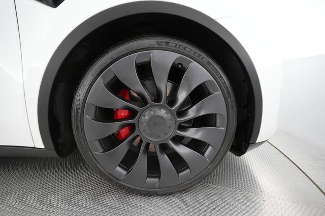 2022 Tesla Model Y — photo 7 of 26