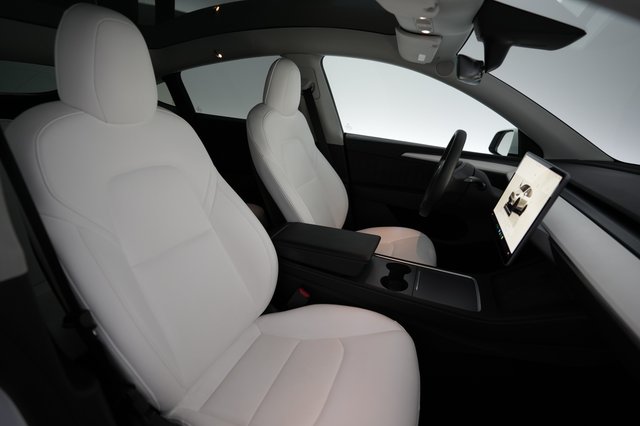 2022 Tesla Model Y — photo 18 of 26