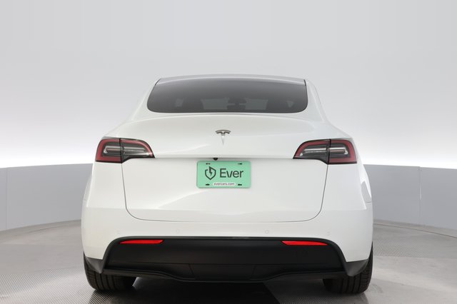 2022 Tesla Model Y — photo 12 of 26