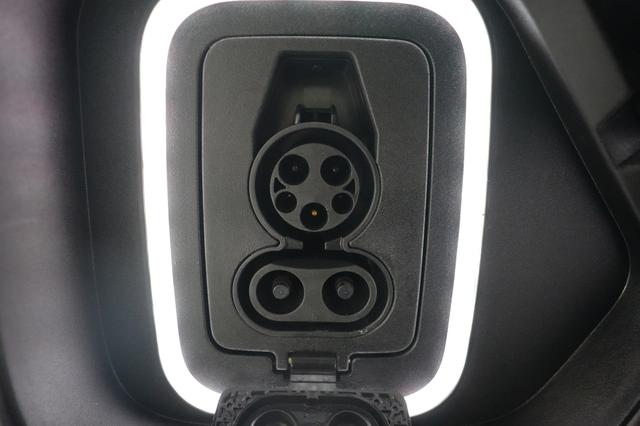 2023 Rivian R1S — photo 8 of 27