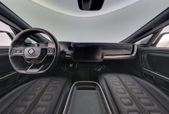 2023 Rivian R1S — photo 23 of 27