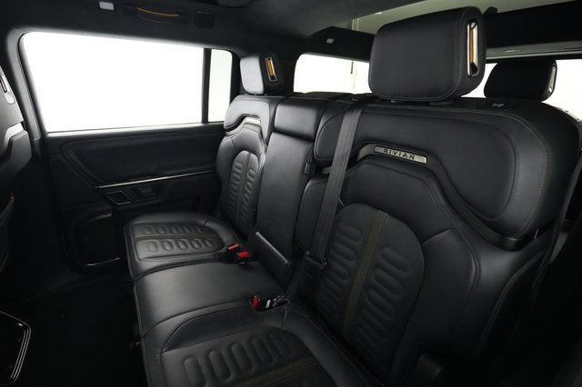2023 Rivian R1S — photo 19 of 27