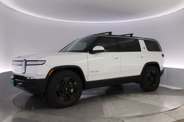 2023 Rivian R1S — photo 14 of 27