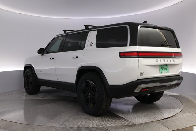 2023 Rivian R1S — photo 13 of 27