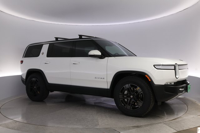 2023 Rivian R1S — photo 11 of 27