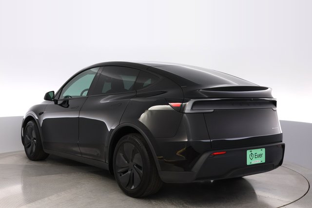 2026 Tesla Model Y — photo 13 of 24