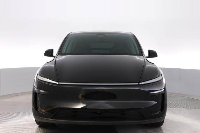 2026 Tesla Model Y — photo 9 of 24