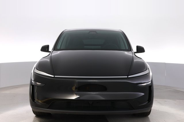2026 Tesla Model Y — photo 9 of 24