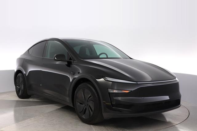 2026 Tesla Model Y — photo 10 of 24