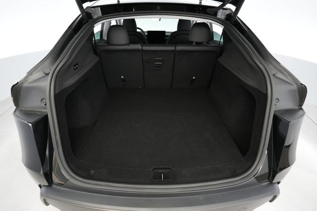 2026 Tesla Model Y — photo 6 of 24