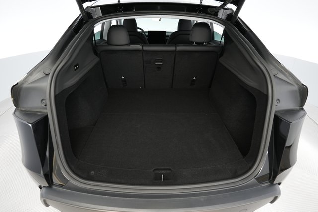 2026 Tesla Model Y — photo 6 of 24