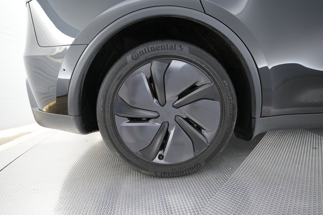 2026 Tesla Model Y — photo 7 of 24
