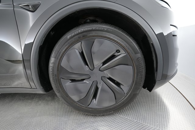 2026 Tesla Model Y — photo 15 of 24