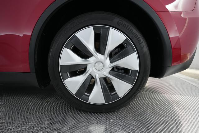 2023 Tesla Model Y — photo 7 of 25