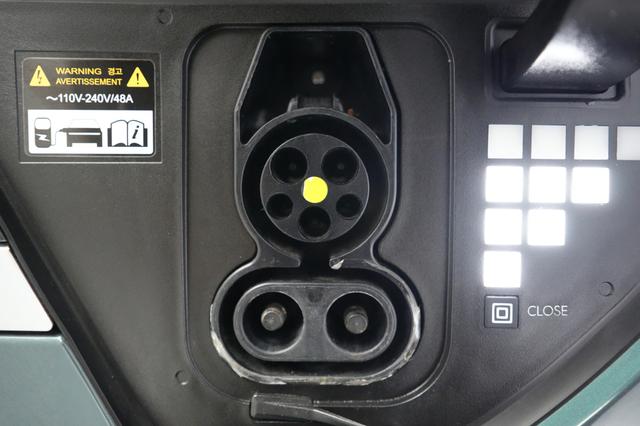 2024 Hyundai IONIQ 5 — photo 8 of 24