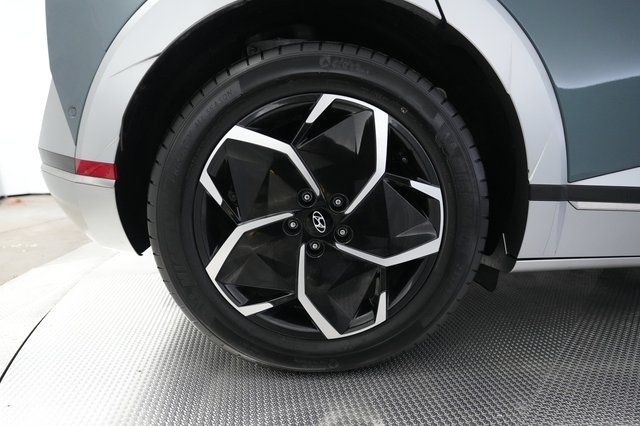 2024 Hyundai IONIQ 5 — photo 17 of 24